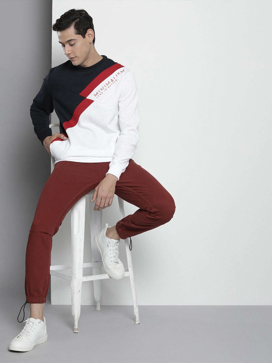 Men's Colourblocked Regular Fit Sweatshirt