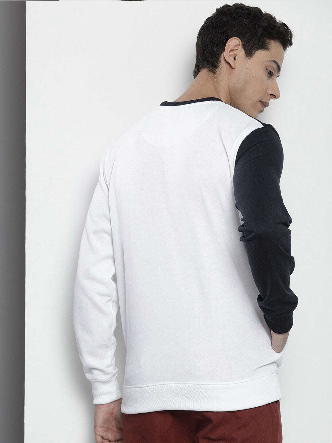 Men's Colourblocked Regular Fit Sweatshirt