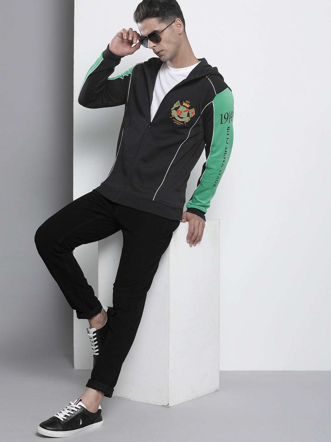 Men's Colourblocked Regular Fit Sweatshirt