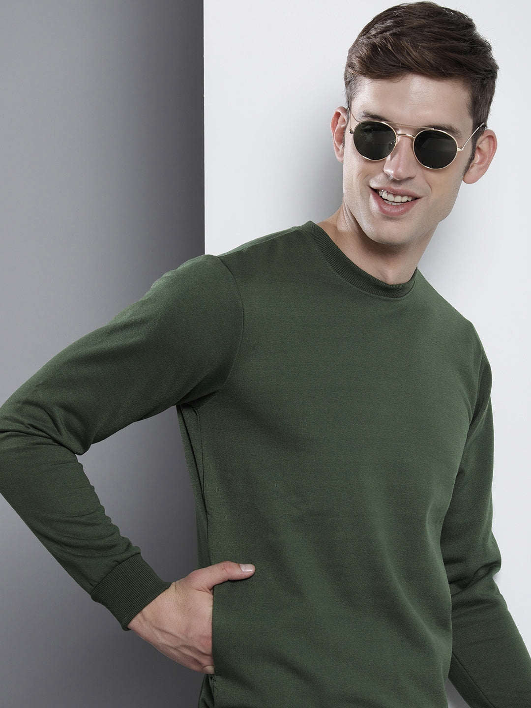 Men's Solid Regular Fit Sweatshirt