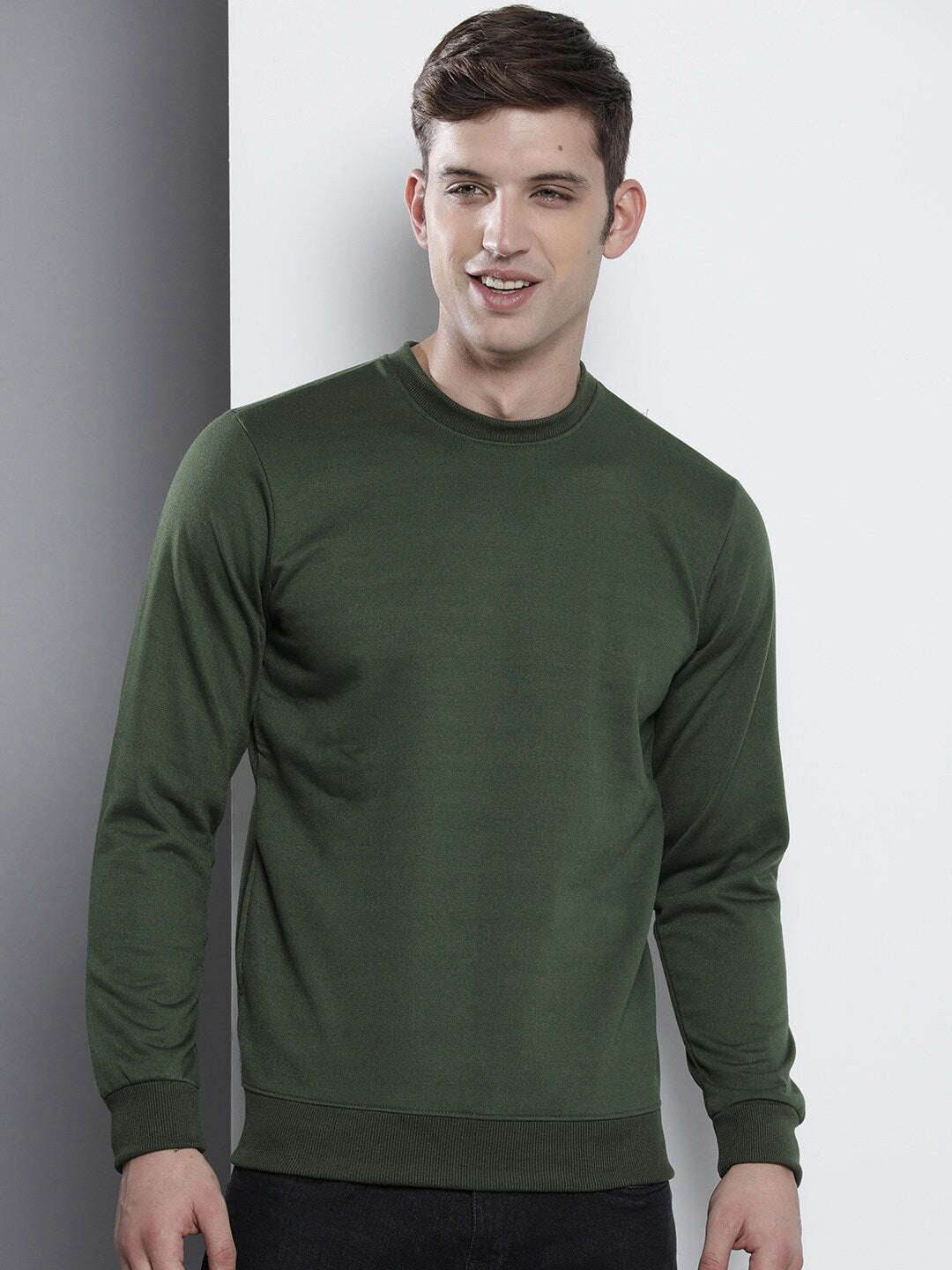 Men's Solid Regular Fit Sweatshirt