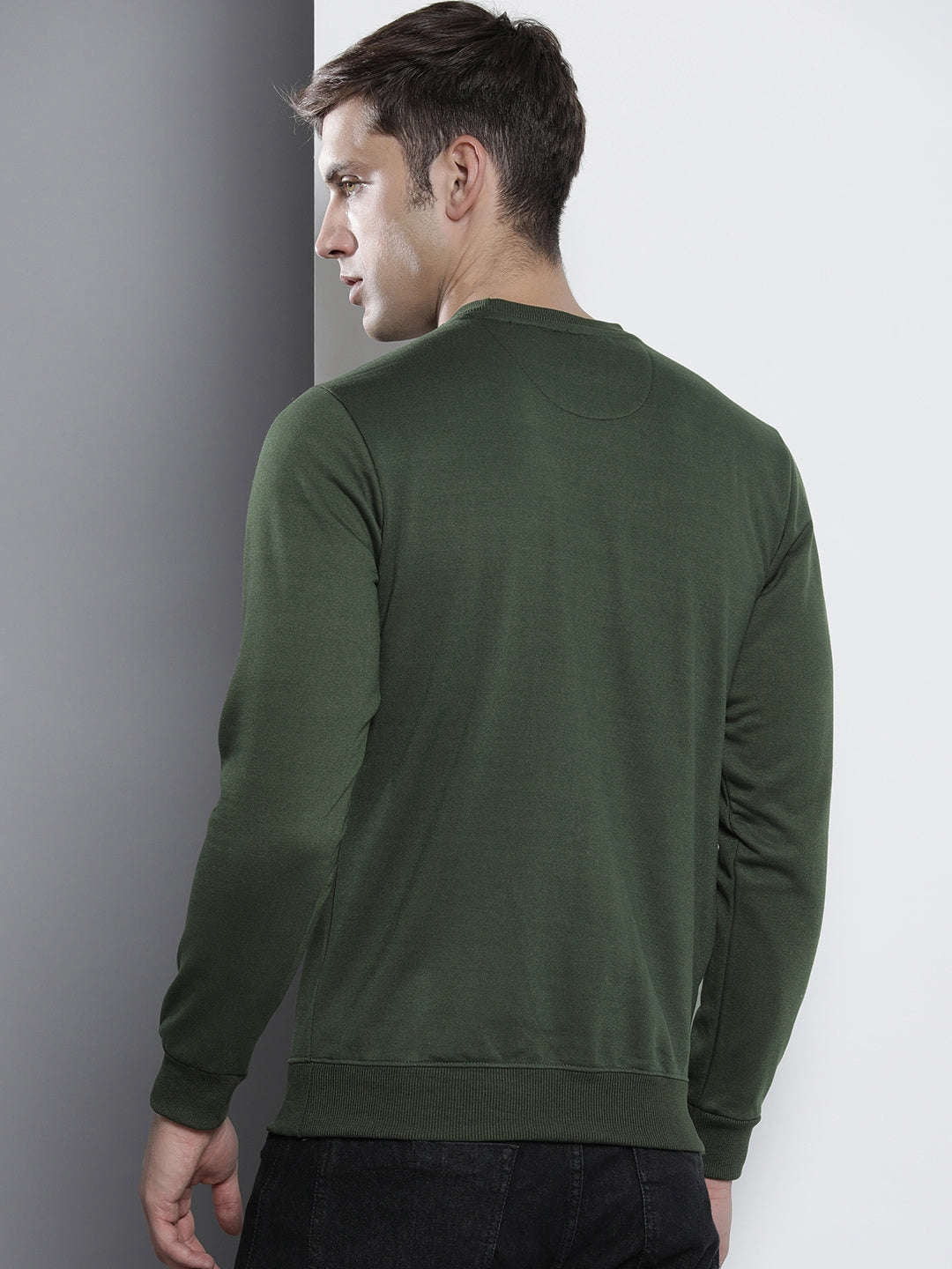 Men's Solid Regular Fit Sweatshirt