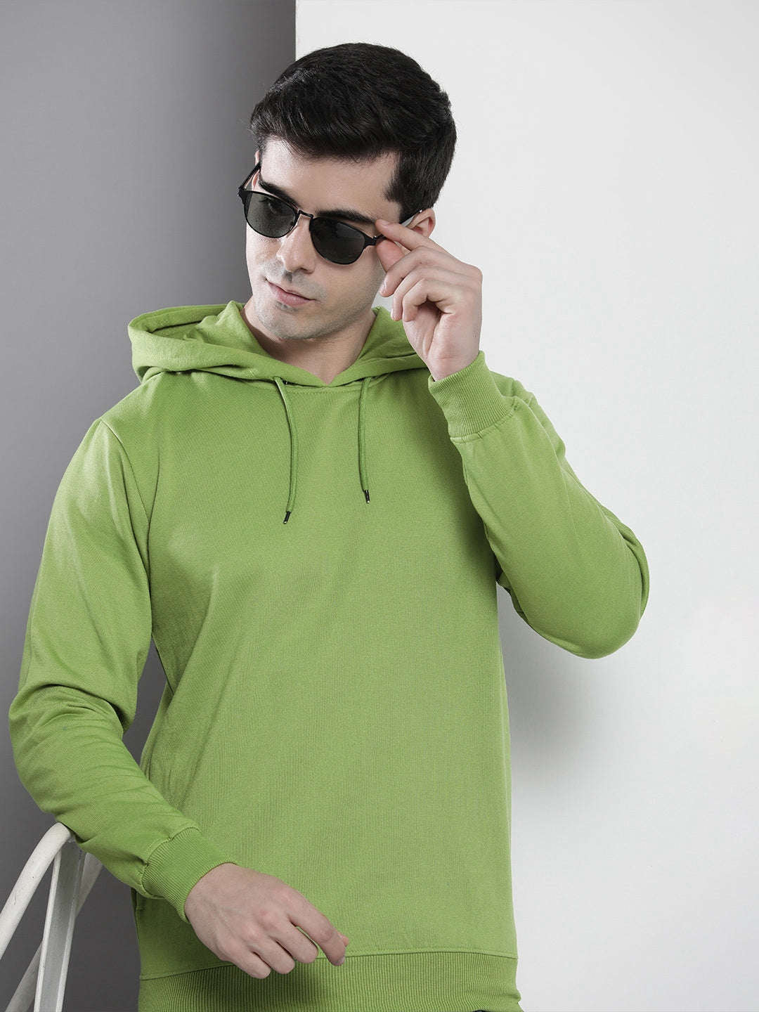 Men's Solid Regular Fit Sweatshirt