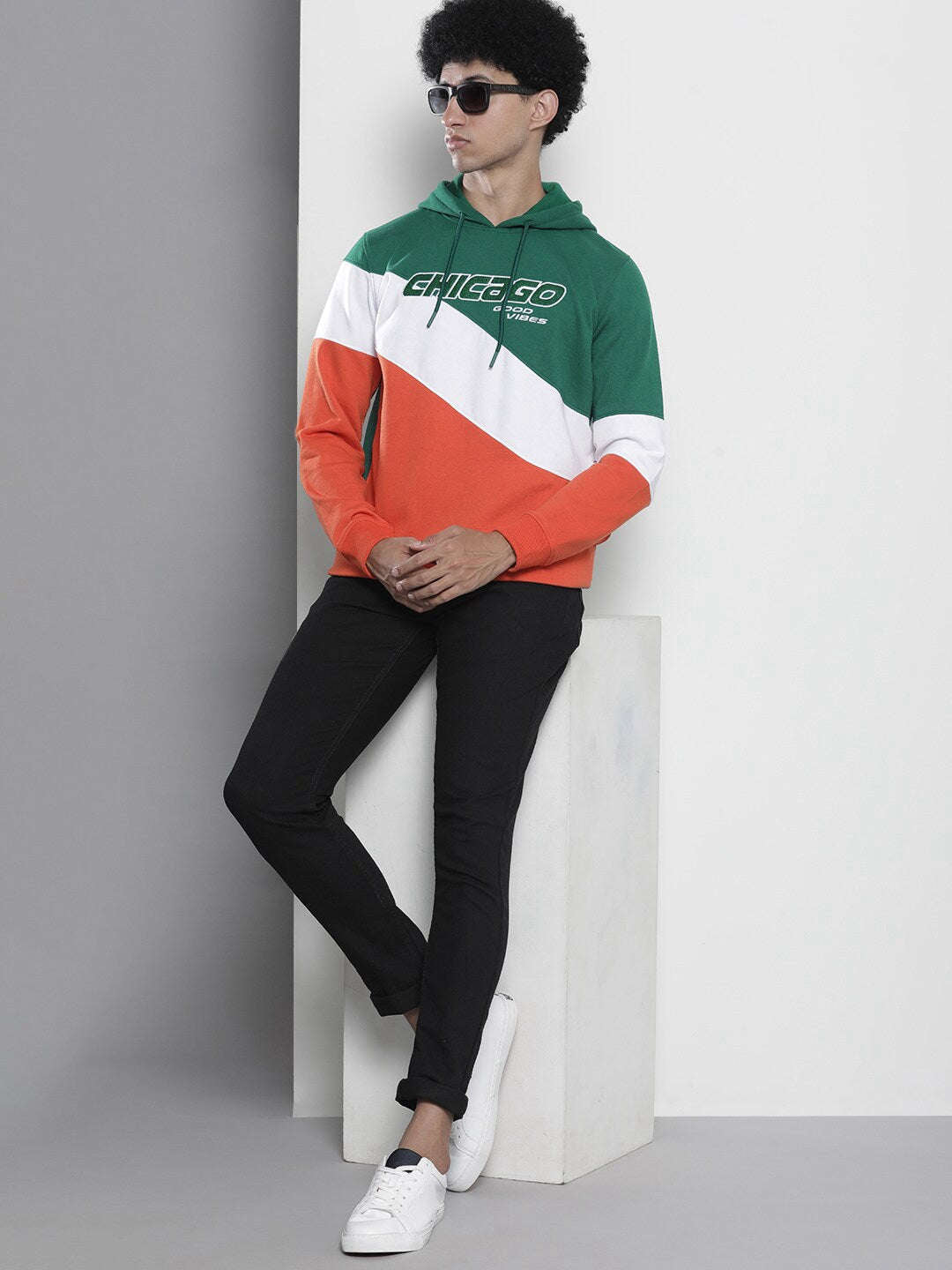 Men's Colourblocked Regular Fit Sweatshirt