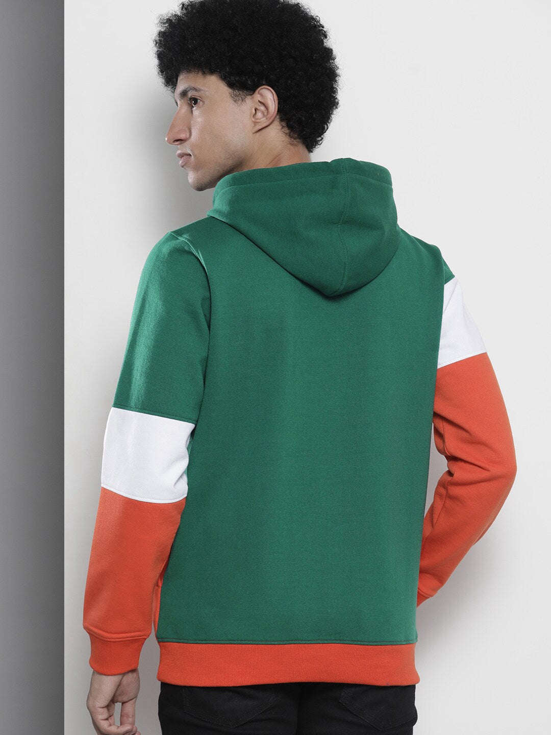 Men's Colourblocked Regular Fit Sweatshirt