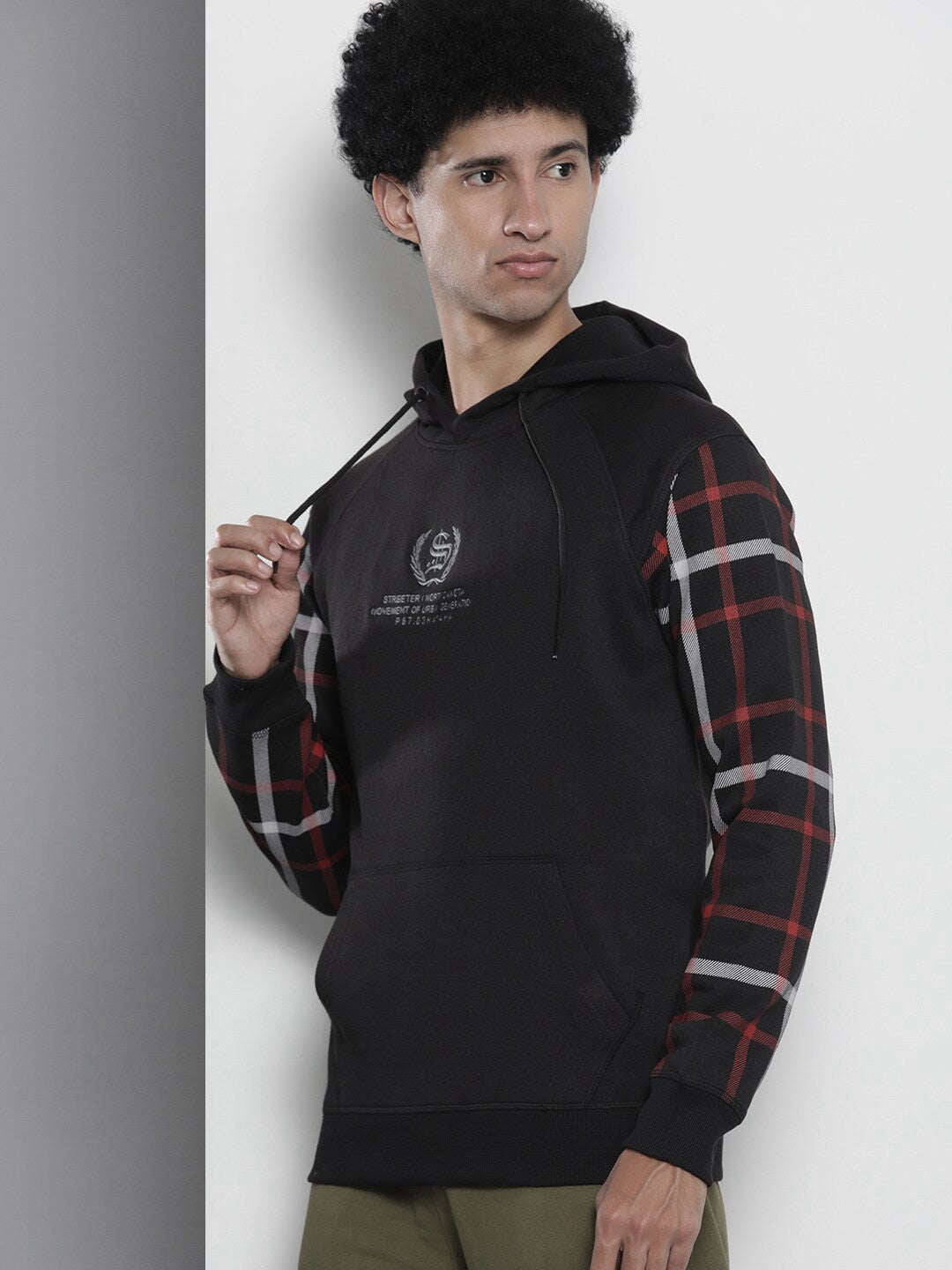 Men's Solid Regular Fit Sweatshirt