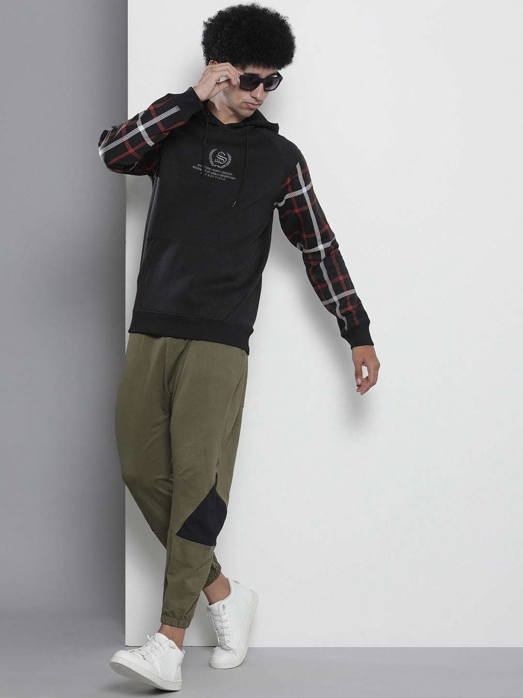 Men's Solid Regular Fit Sweatshirt