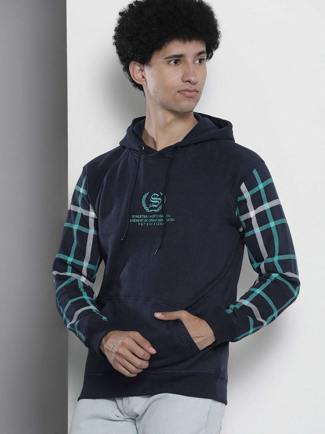 Men's Solid Regular Fit Sweatshirt