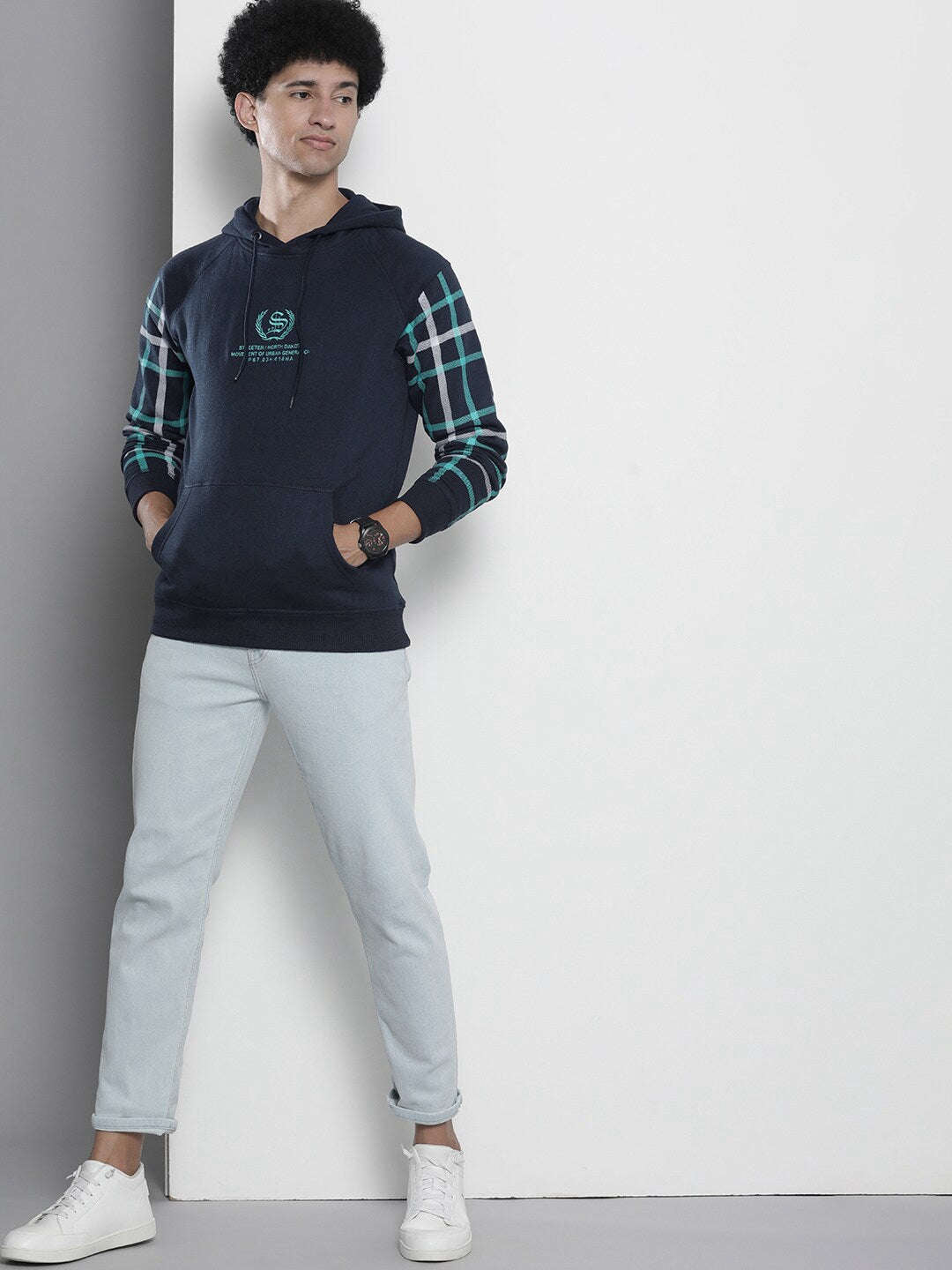 Men's Solid Regular Fit Sweatshirt