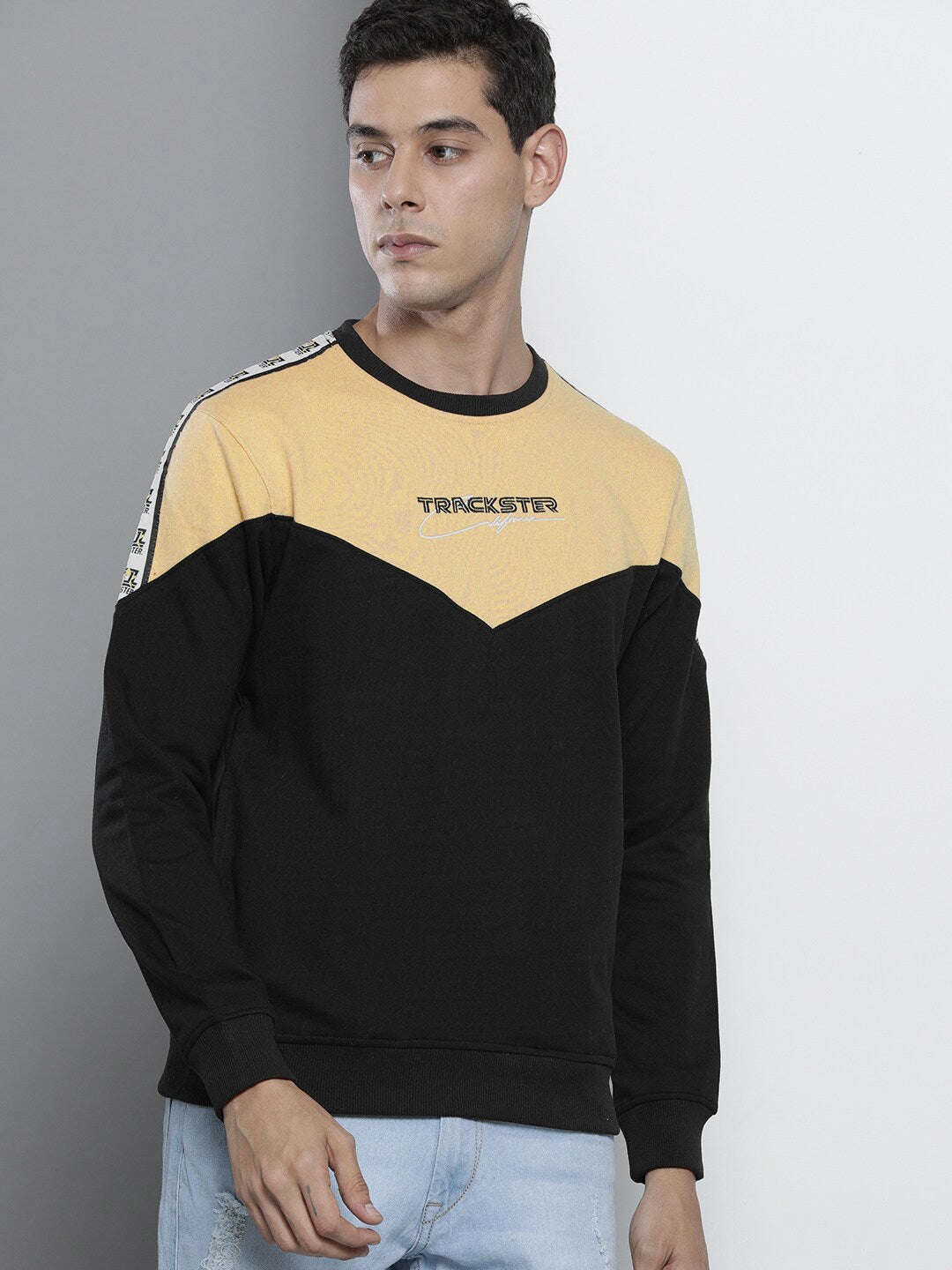 Men's Colourblocked Regular Fit Sweatshirt