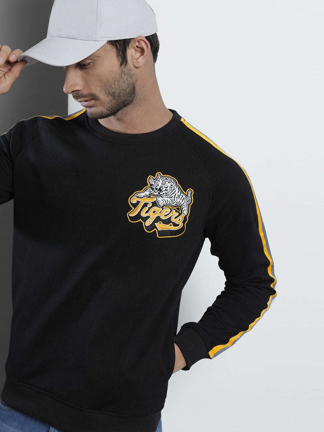 Men's Solid Regular Fit Sweatshirt