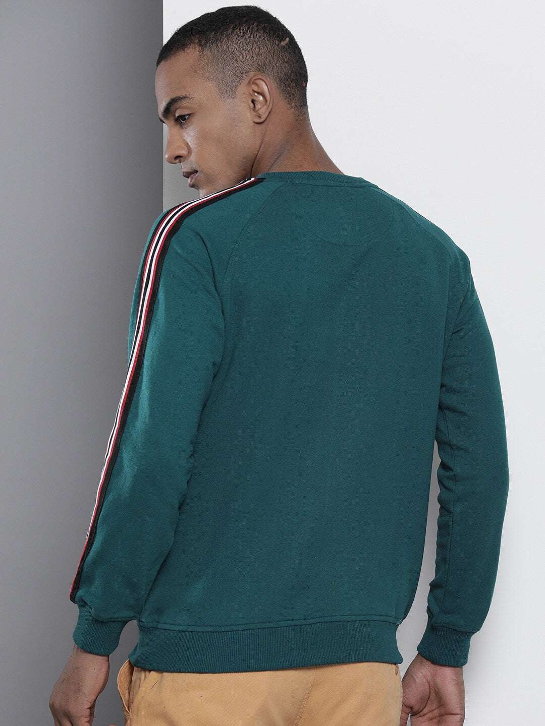 Men's Solid Regular Fit Sweatshirt