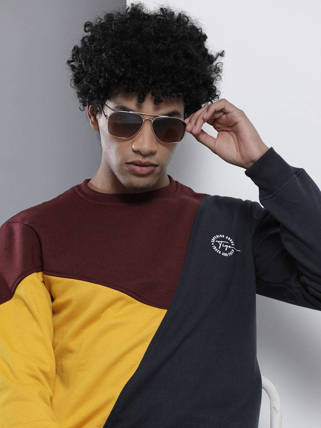 Men's Colourblocked Regular Fit Sweatshirt