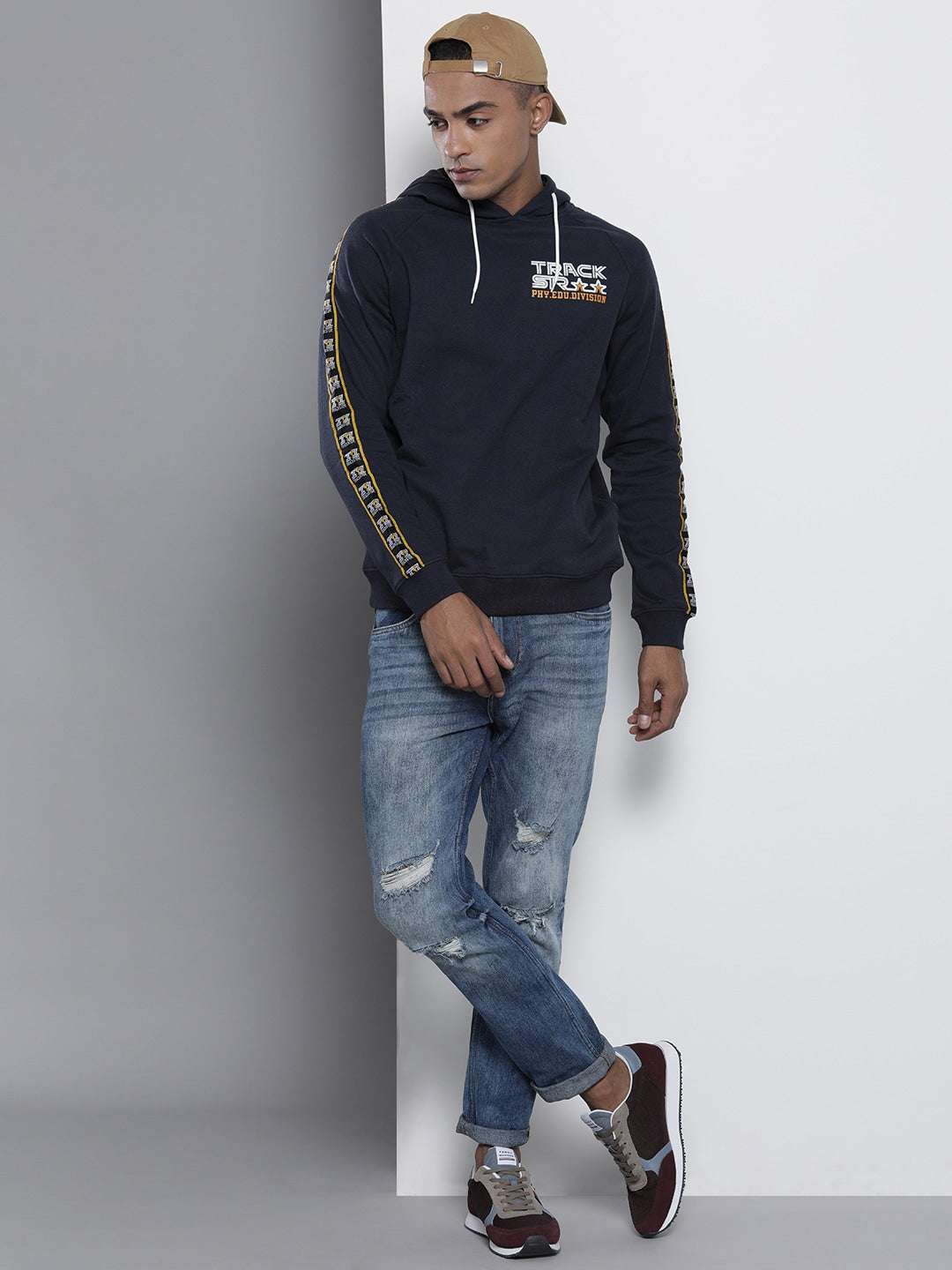 Men's Solid Regular Fit Sweatshirt