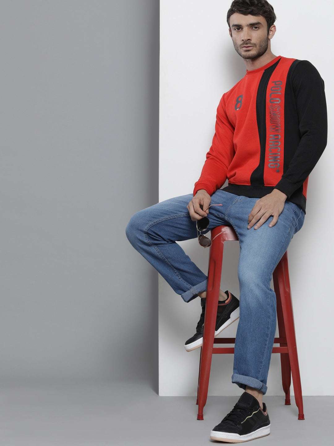 Men's Colourblocked Regular Fit Sweatshirt