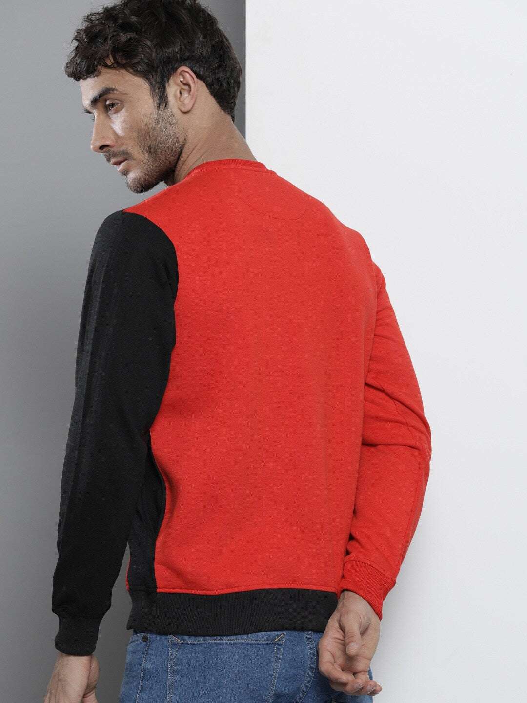 Men's Colourblocked Regular Fit Sweatshirt