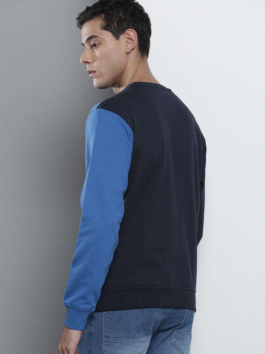 Men's Colourblocked Regular Fit Sweatshirt