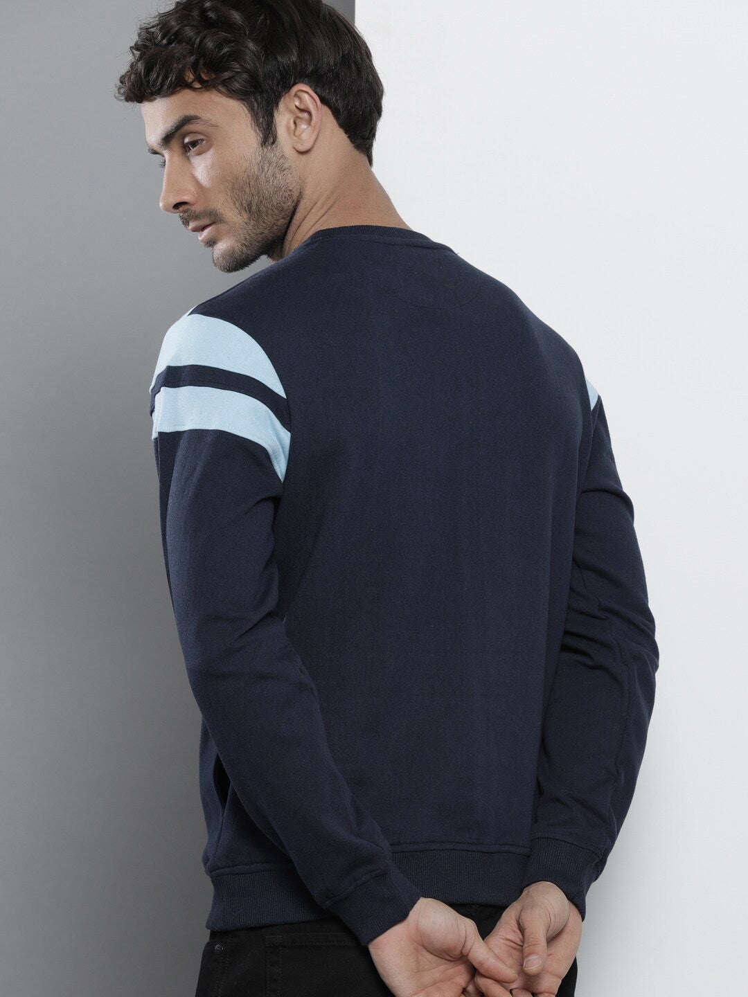 Men's Colourblocked Regular Fit Sweatshirt