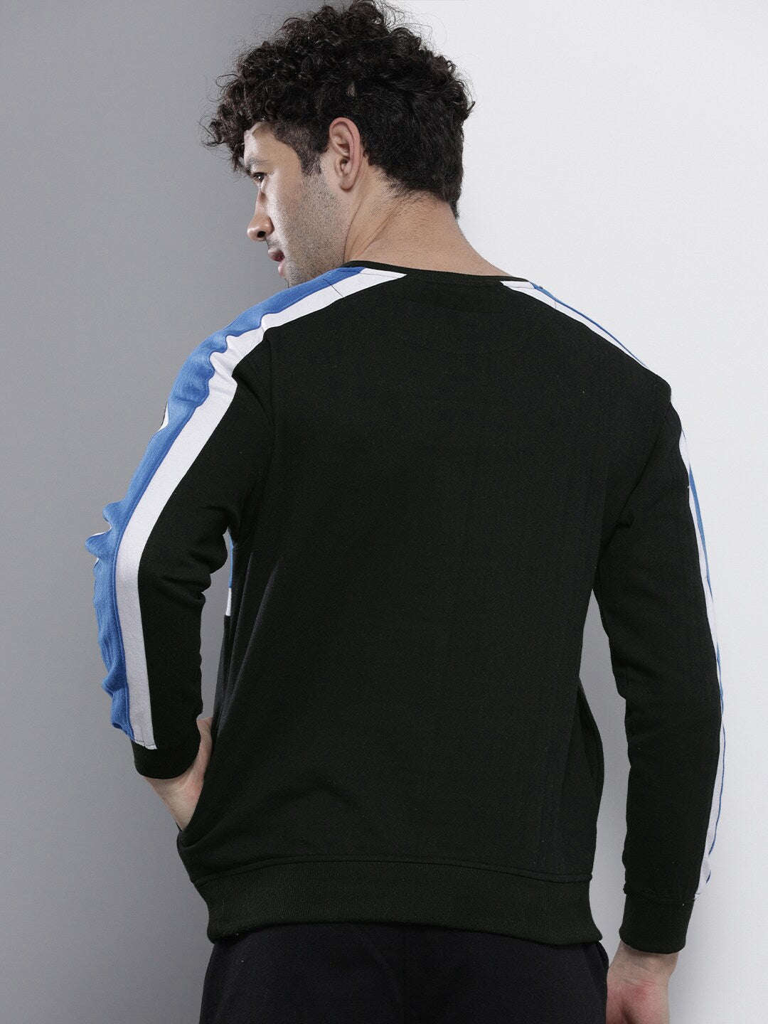 Men's Colourblocked Regular Fit Sweatshirt