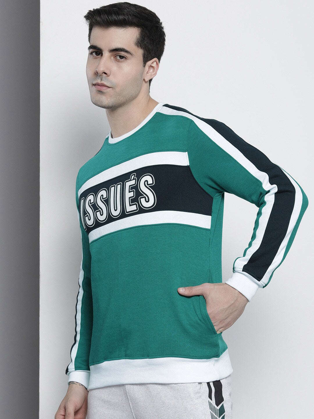 Men's Colourblocked Regular Fit Sweatshirt