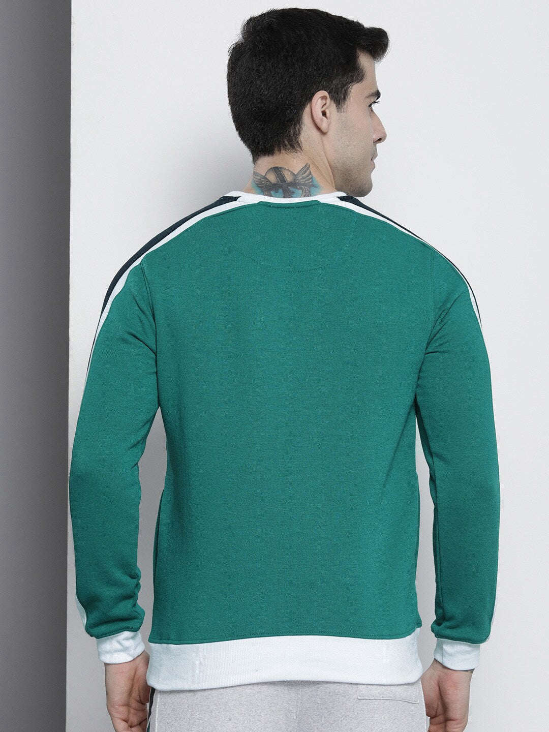 Men's Colourblocked Regular Fit Sweatshirt