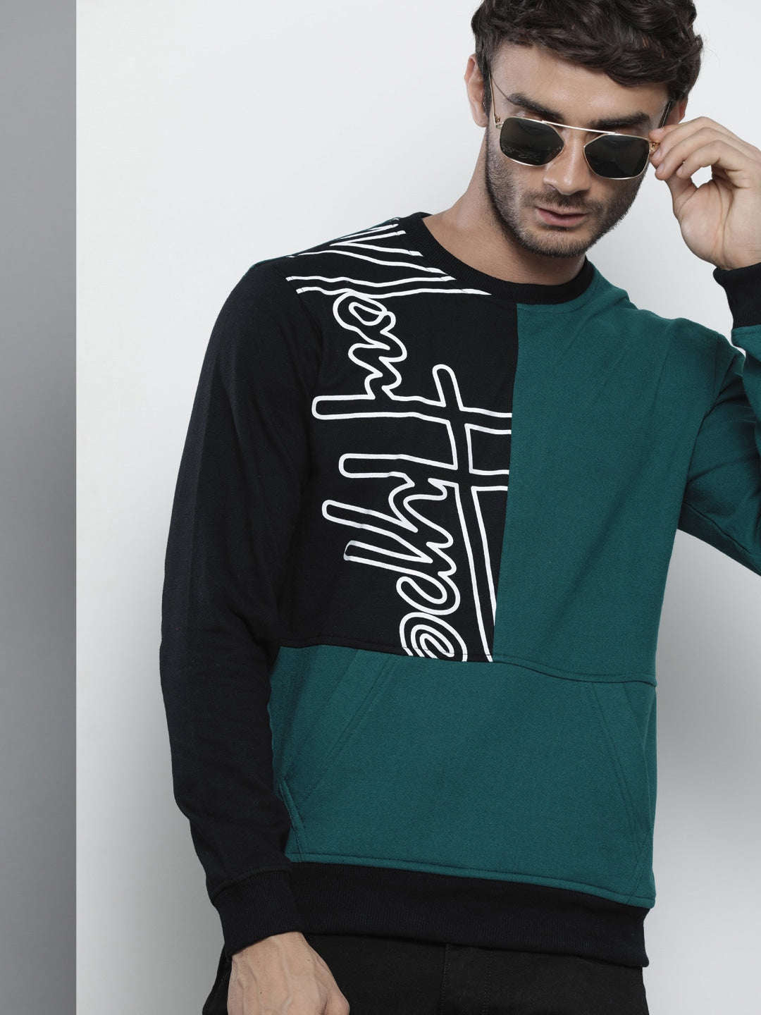 Men's Colourblocked Regular Fit Sweatshirt