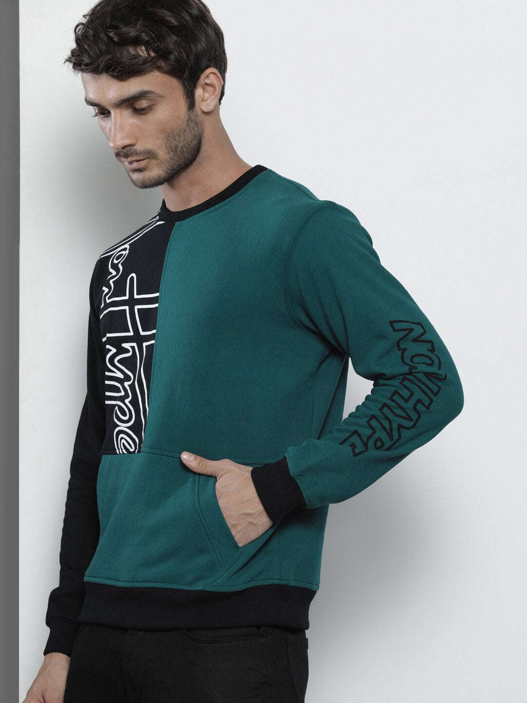 Men's Colourblocked Regular Fit Sweatshirt