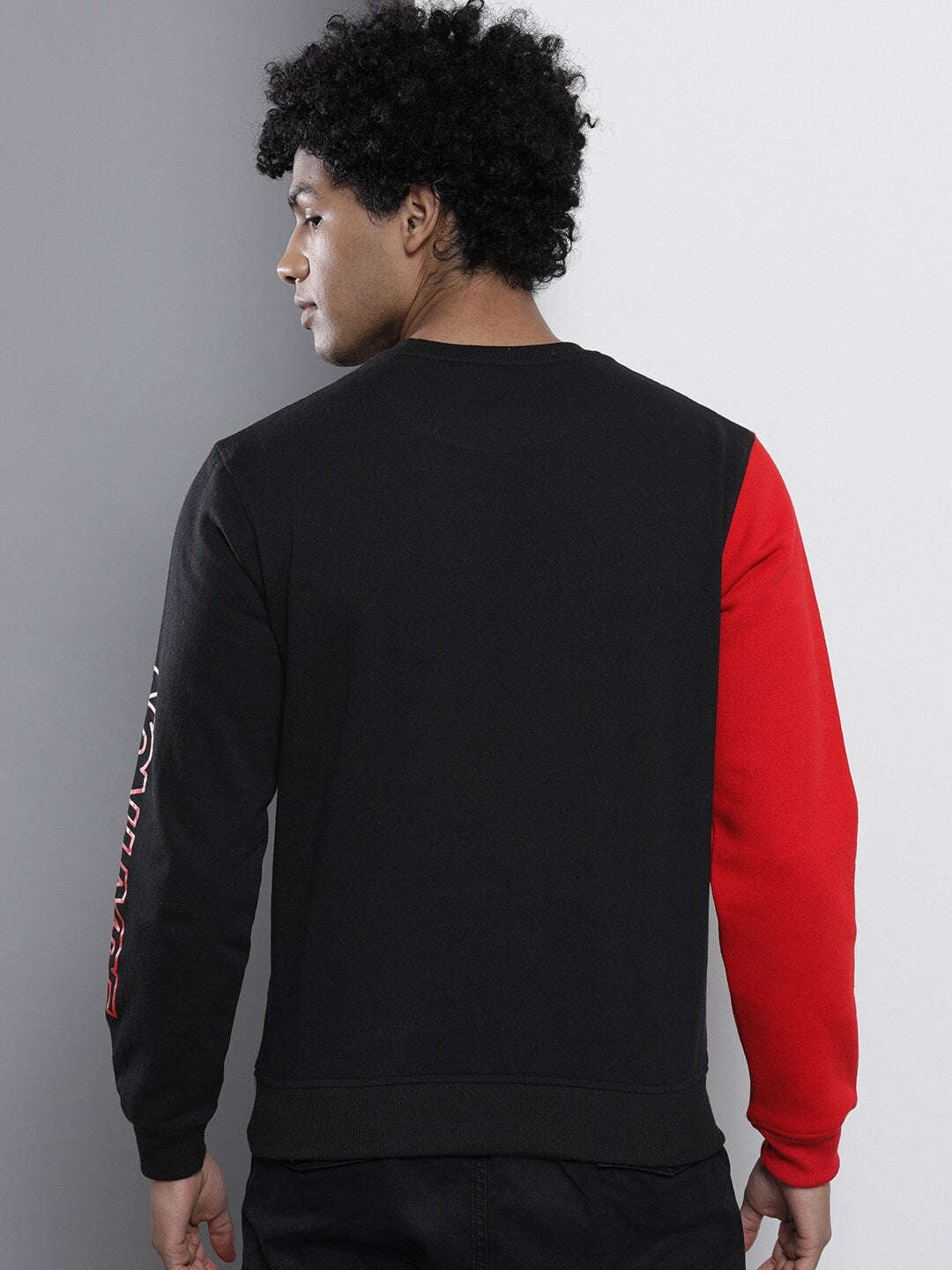 Men's Colourblocked Regular Fit Sweatshirt