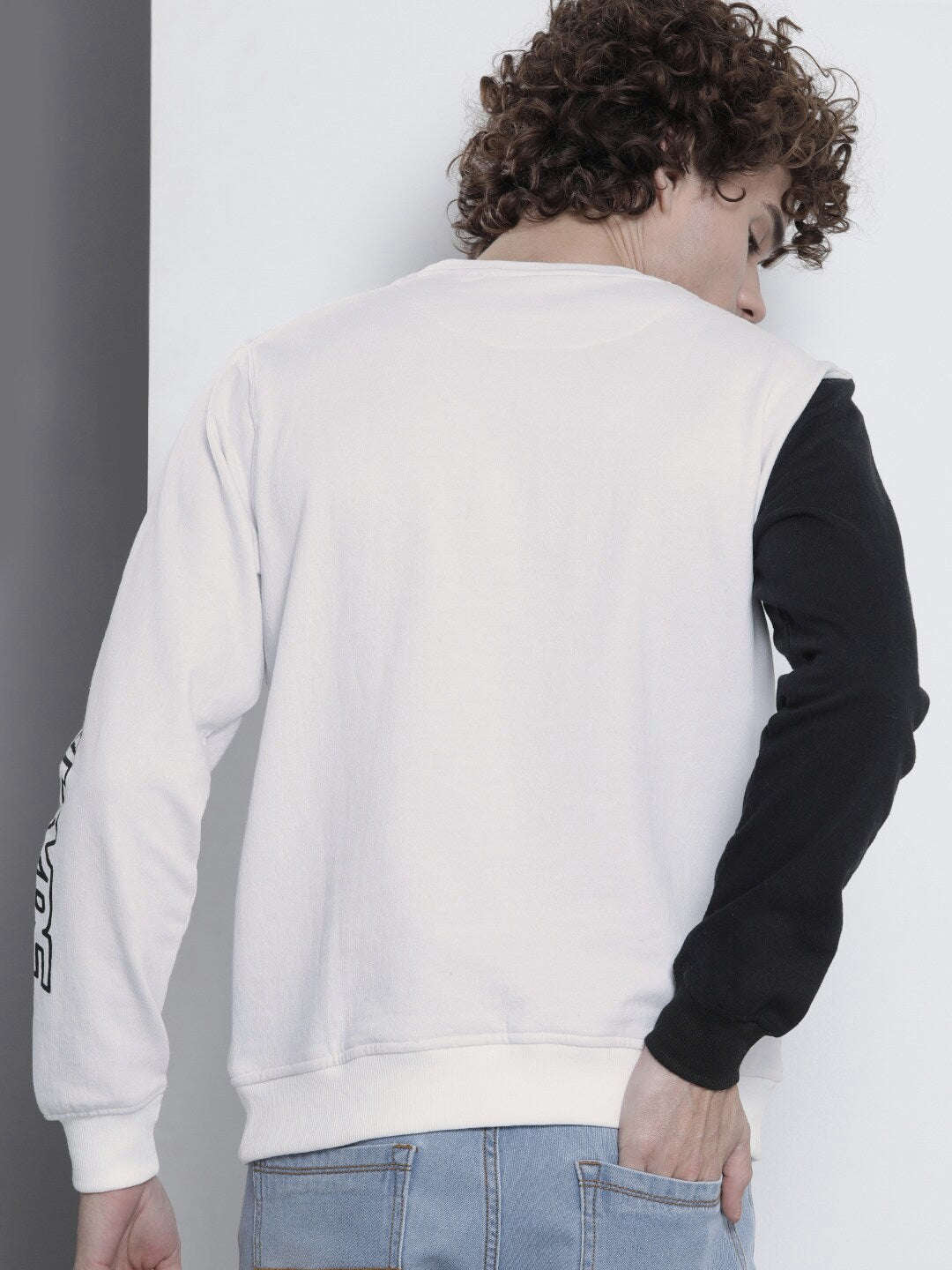 Men's Colourblocked Regular Fit Sweatshirt