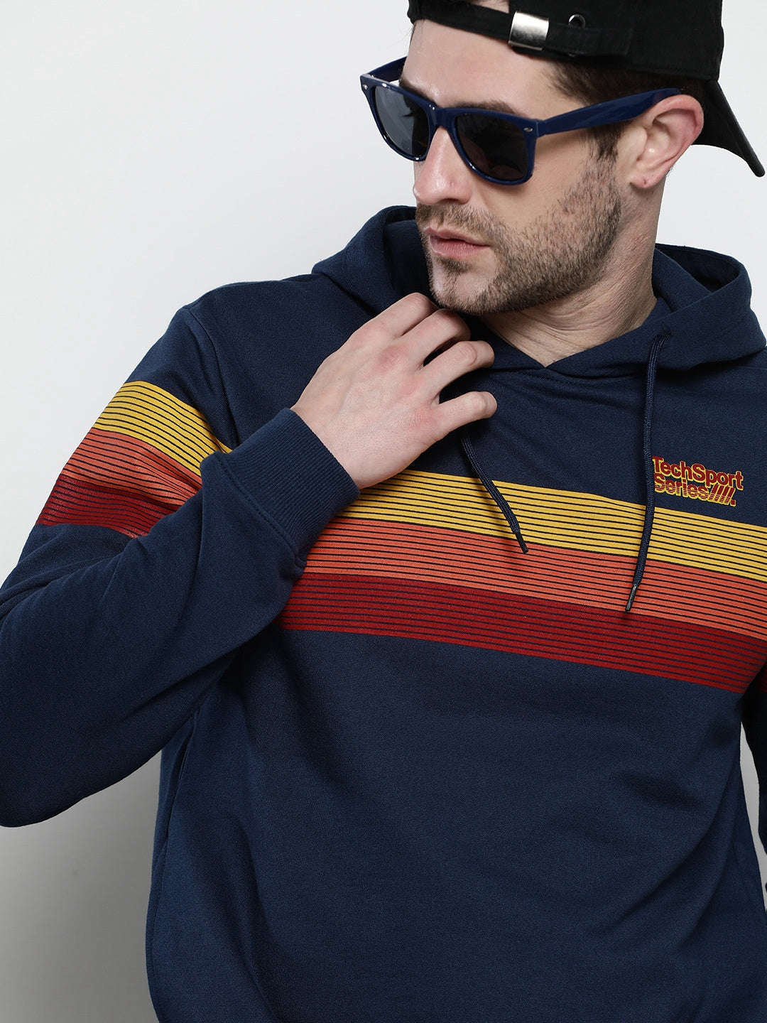 Men's Colourblocked Regular Fit Sweatshirt