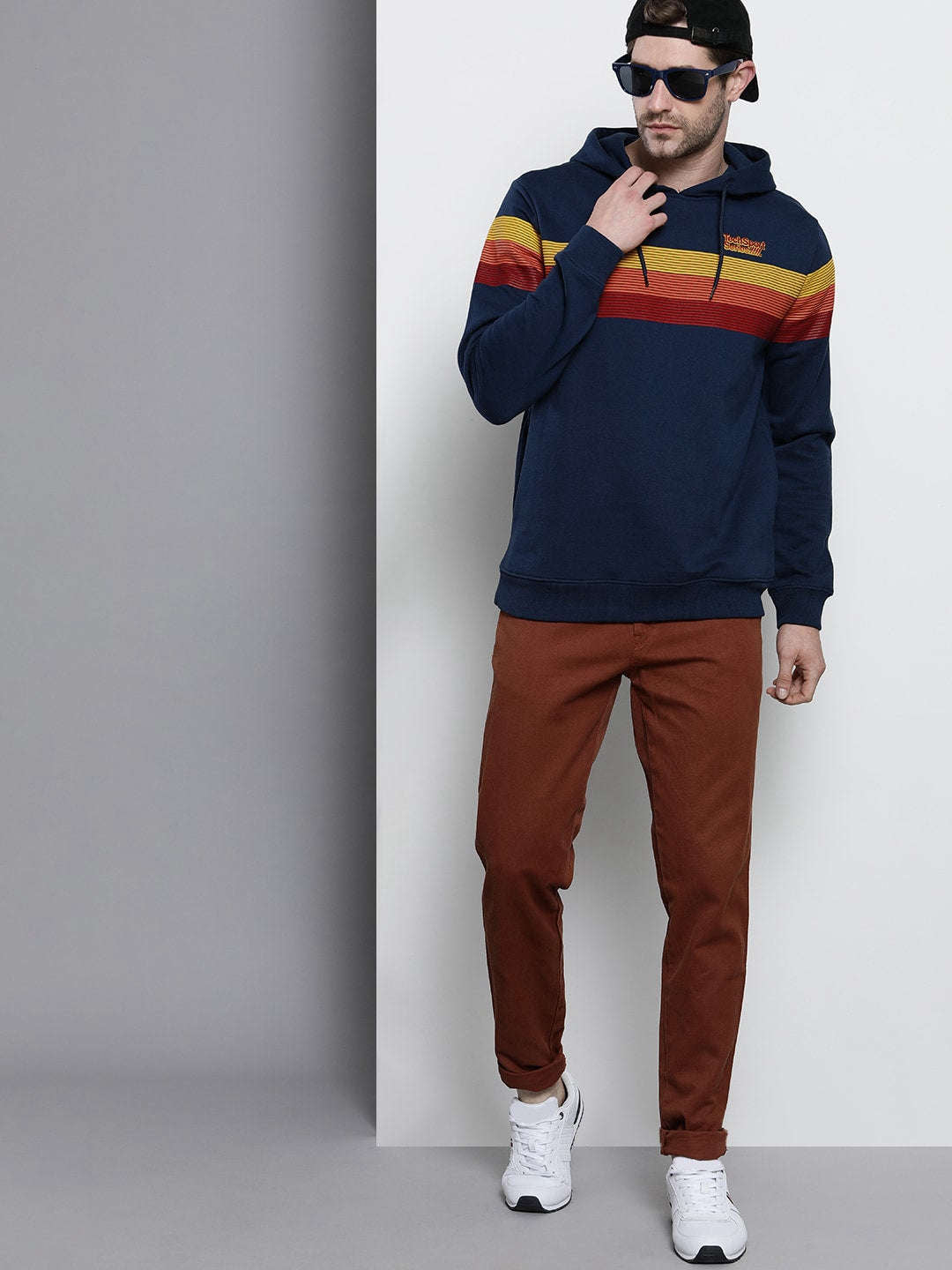 Men's Colourblocked Regular Fit Sweatshirt