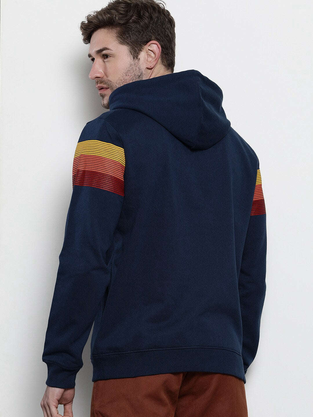 Men's Colourblocked Regular Fit Sweatshirt