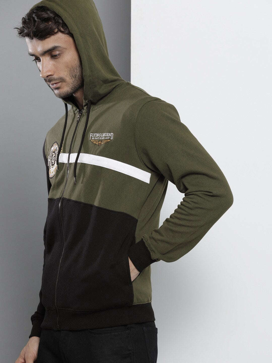 Men's Colourblocked Regular Fit Sweatshirt