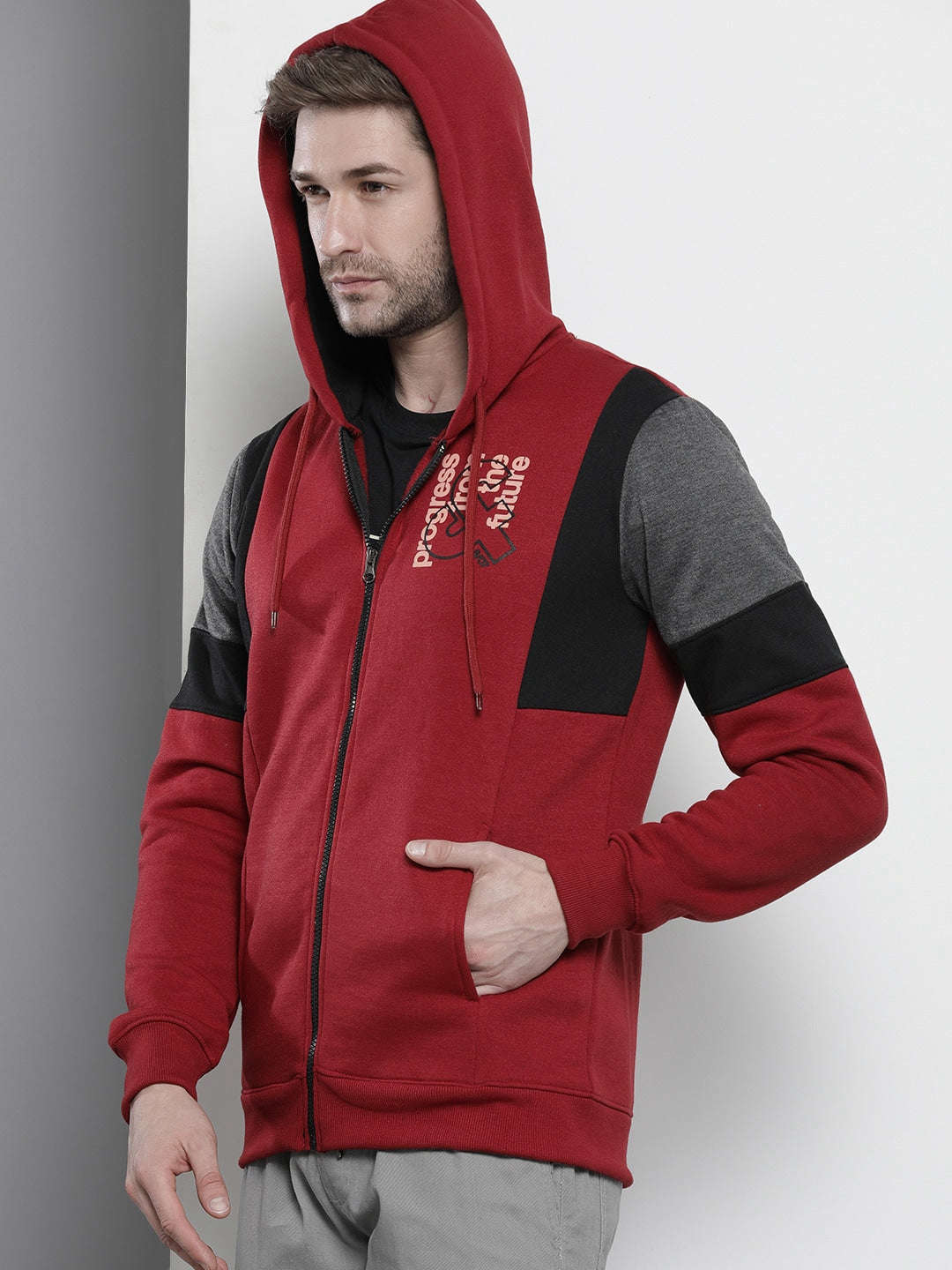 Men's Colourblocked Regular Fit Sweatshirt