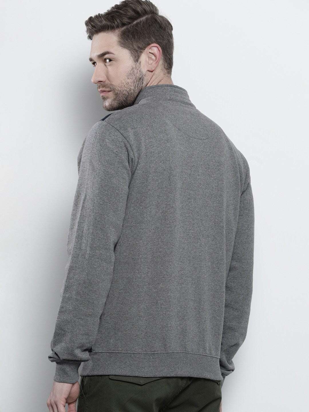 Men's Colourblocked Regular Fit Sweatshirt