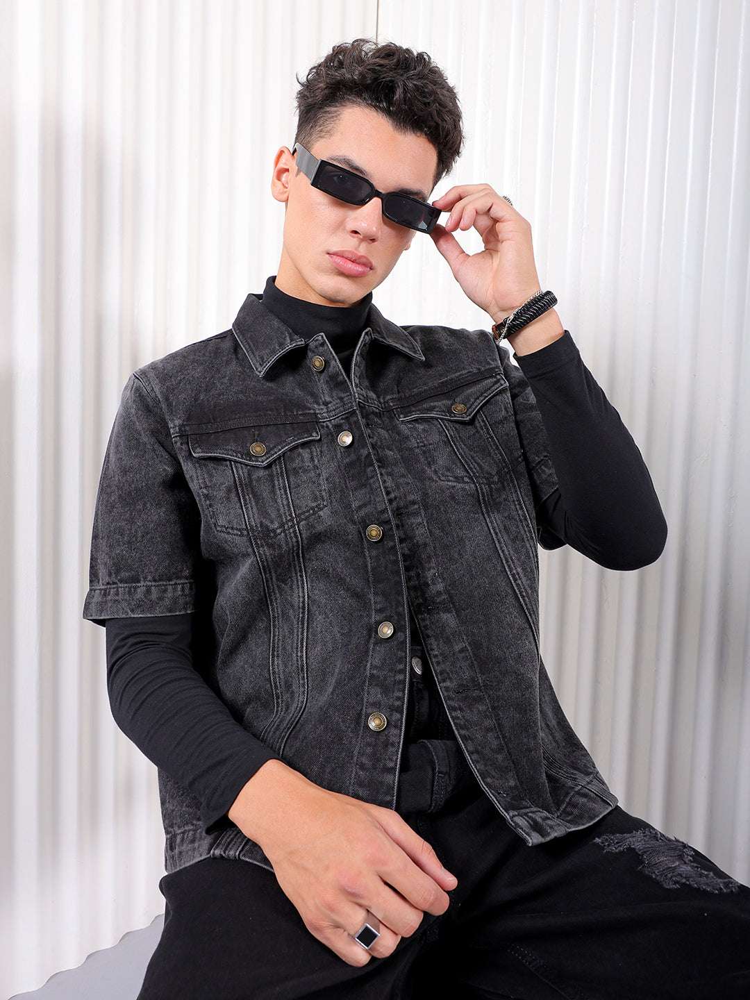 Men's Solid Relaxed Fit Denim Trucker Jacket