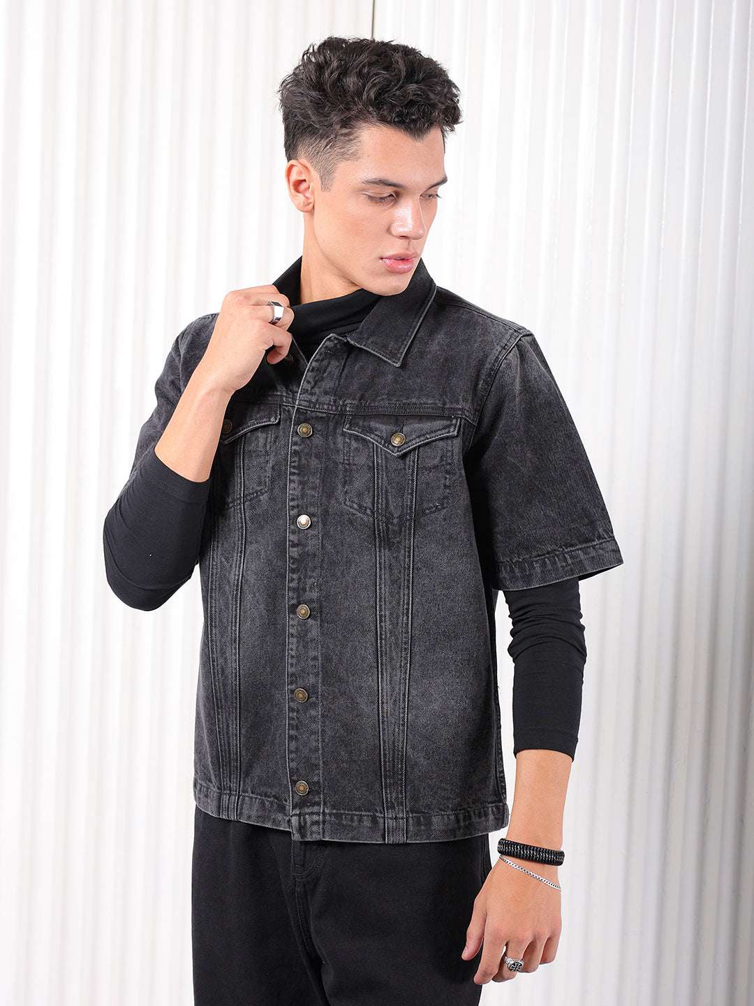 Men's Solid Relaxed Fit Denim Trucker Jacket