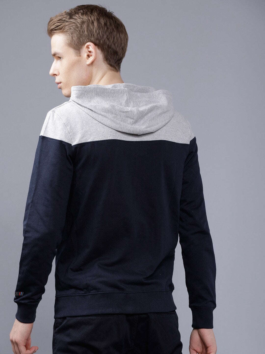 Men's Colourblocked Slim Fit Sweatshirt