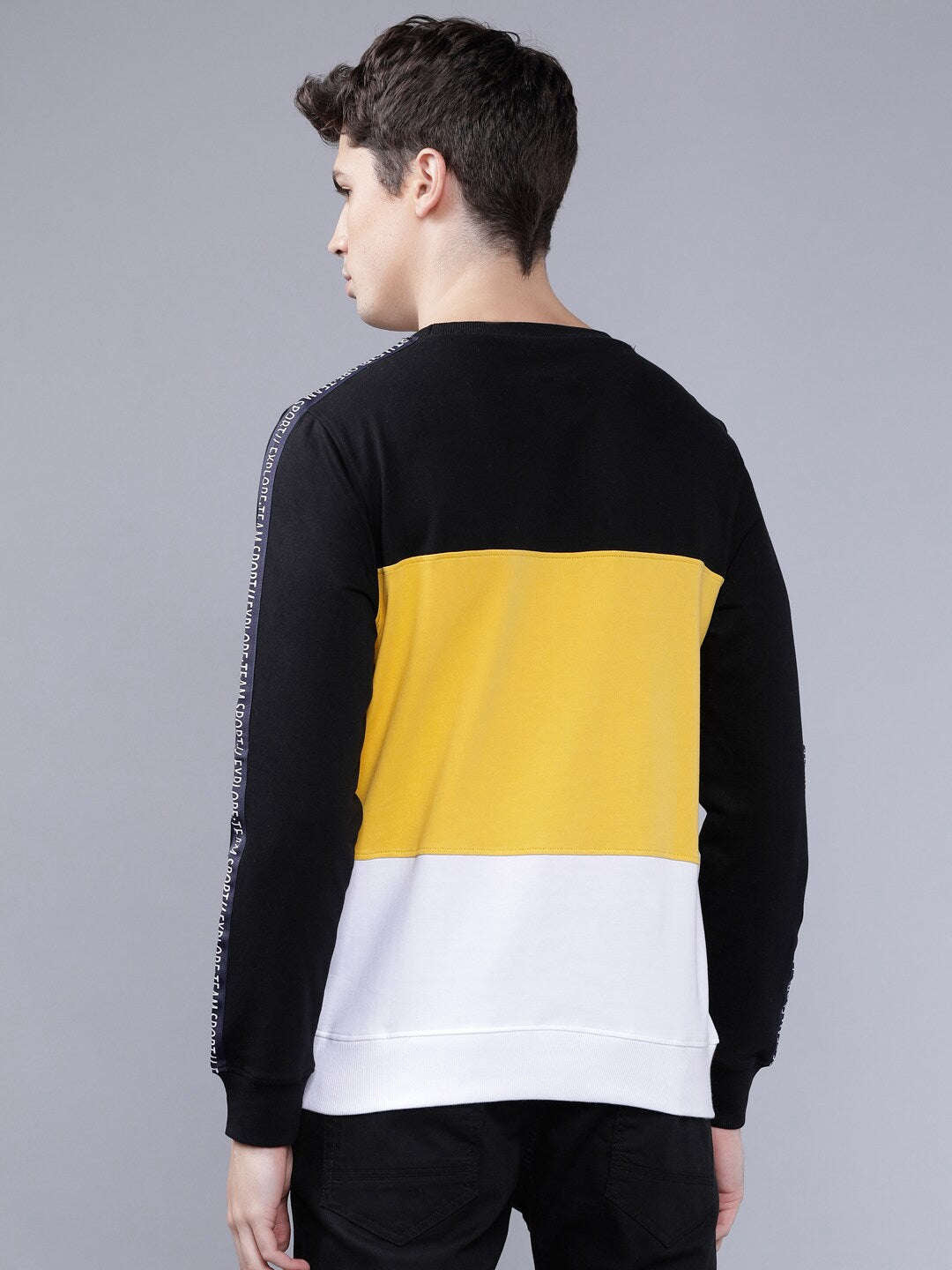 Men's Colourblocked Slim Fit Sweatshirt